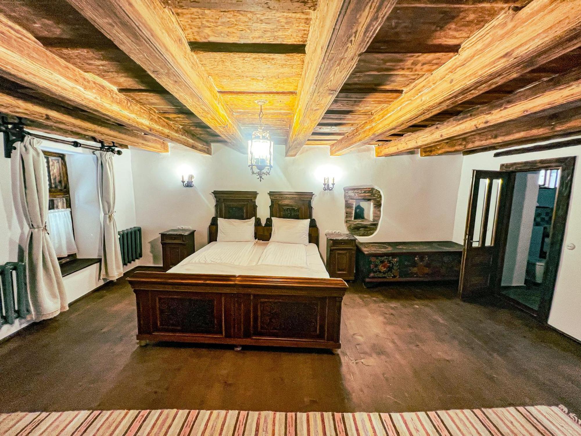 Castle View - Traditional Saschiz