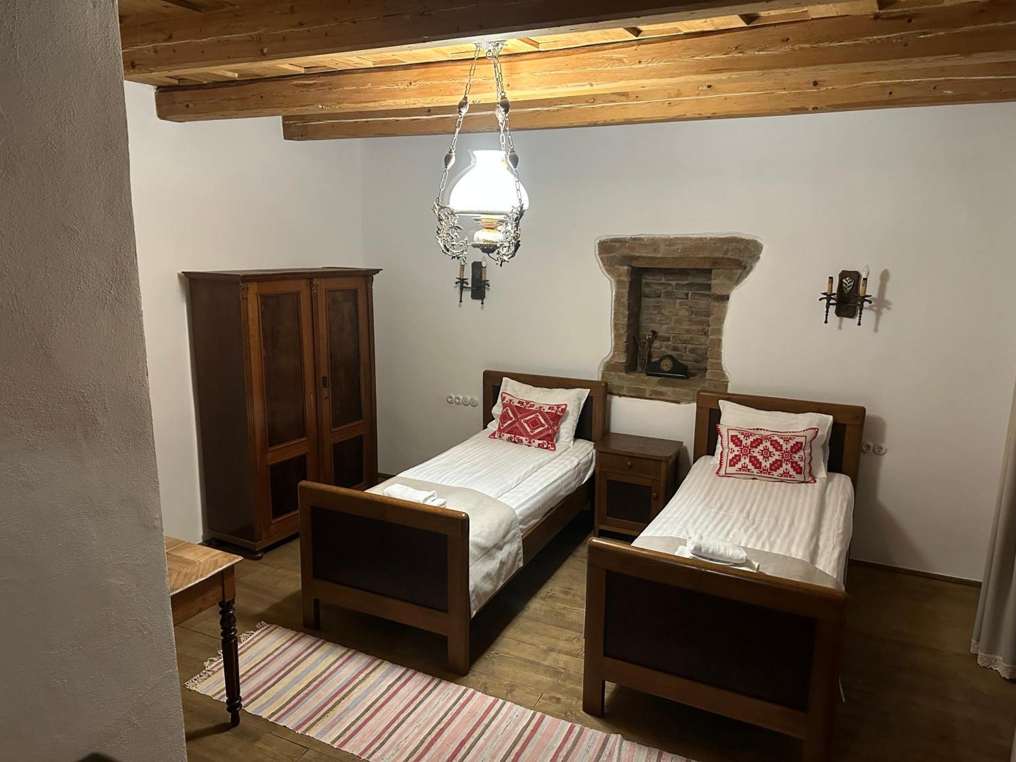 Castle View - Traditional * Saschiz