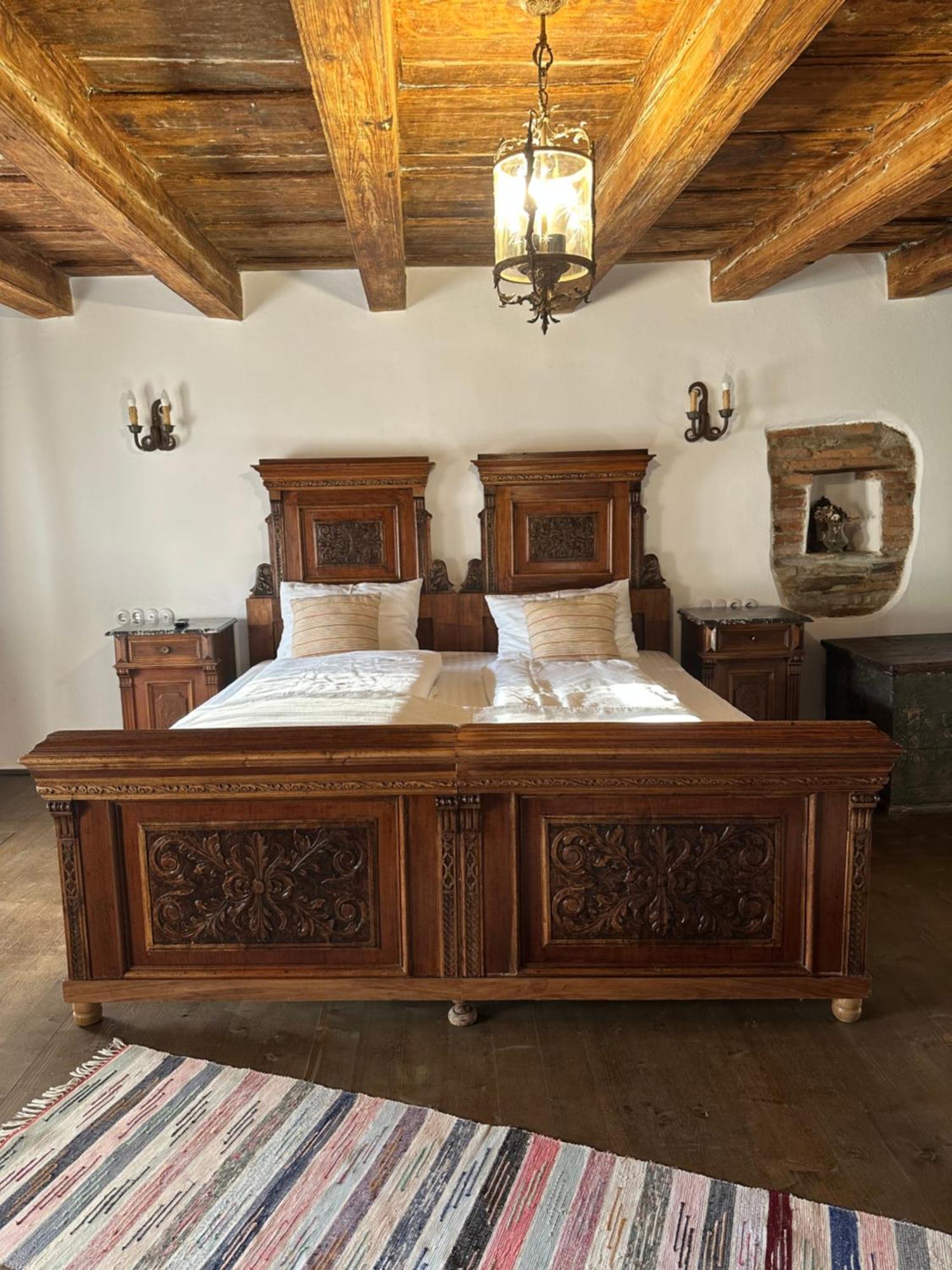 Castle View - Traditional * Saschiz